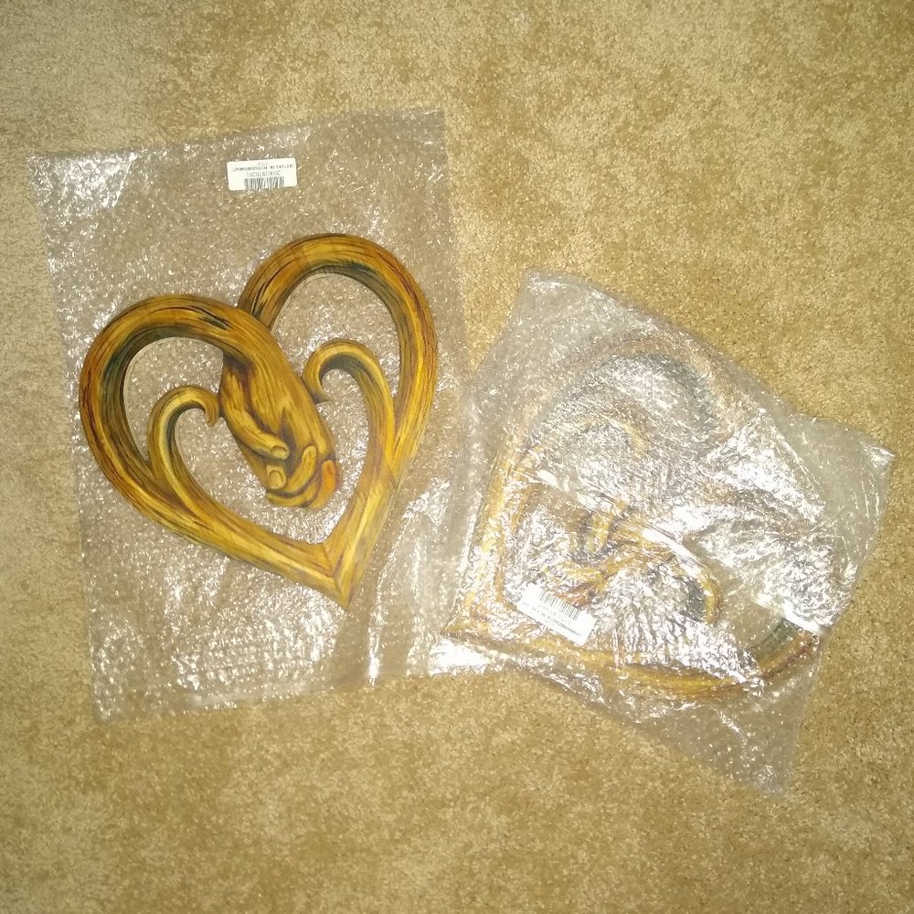 SALE Wall decor- heart with holding hands - Picture 3 of 5